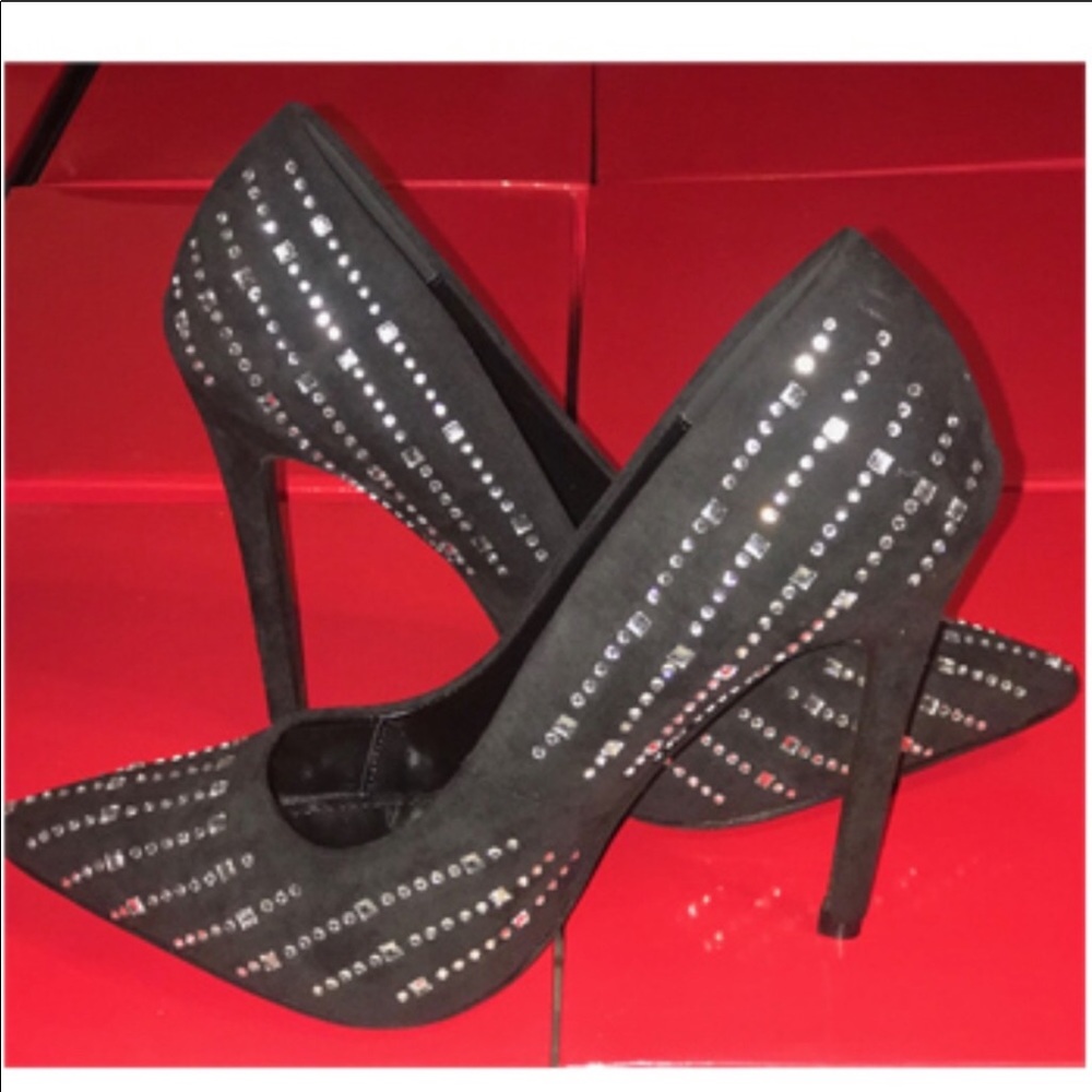 🔥🔥Super sexy black heels with silver beads! 🔥🔥
